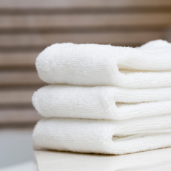 TOALLAS DE BAÑO Y ACCESORIOS